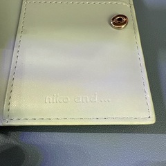 ニコアンド 折り財布の画像