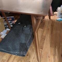 ダイニングテーブルの画像