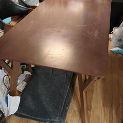 ダイニングテーブルの画像