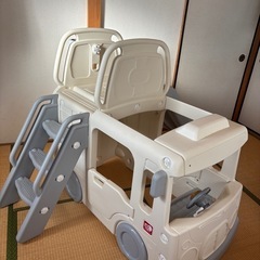  YaYa 室内すべり台バス