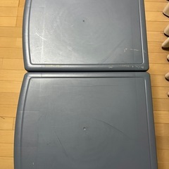 衣装ケース二つの画像