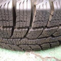 タイヤ代工賃全部込み! 195/80R15 96Q トーヨー中古スダッレスタイヤ1本!の画像