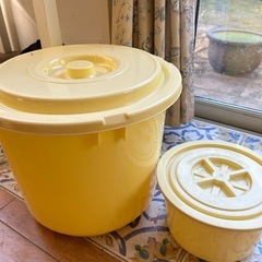 漬物用のプラスチック樽(大小2個)
