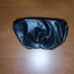 牛革？黒のクラッチバッグ