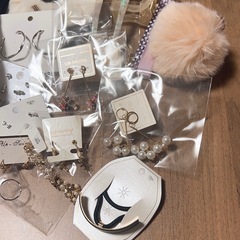 ショルダーバッグ ポーチ ヘアアクセサリー ピアス イヤリング まとめ売りの画像