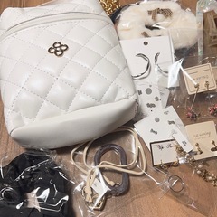 ショルダーバッグ ポーチ ヘアアクセサリー ピアス イヤリング まとめ売りの画像