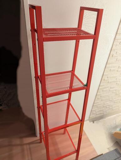 赤のスチールラック