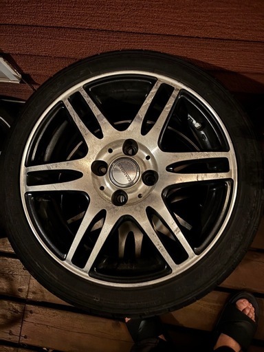 タイヤ付きホイル