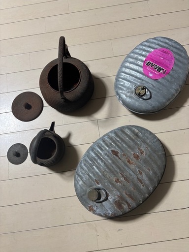 鉄瓶、トタン湯たんぽ　ディスプレイに　