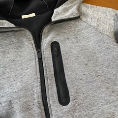 GU フルジップ パーカー メンズMの画像