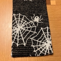 スパイダー柄マフラーの画像