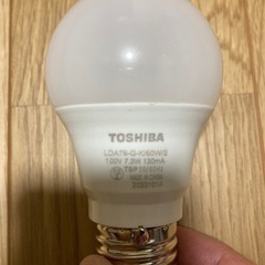 【中古】60W相当東芝製LED電球(E26)