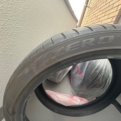 P-ZERO 275/35/R21  2本の画像