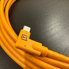 Tether Tools テザープロ USB-C to USB-C デュアル ライト アングル ケーブル（オレンジ）の画像