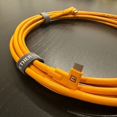 Tether Tools テザープロ USB-C to USB-C デュアル ライト アングル ケーブル（オレンジ）の画像