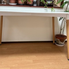 ダイニングテーブルの画像