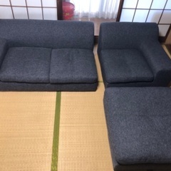 大きめソファ　グレー　ベッドにも　オットマン付き
