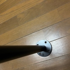 手すりやハンガーラック、他にも色々な使い方がありそうな鉄製パイプの画像