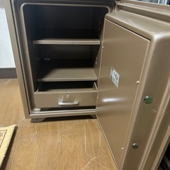 20%OFF！！クラウン！縦型ダイヤル式金庫！！の画像