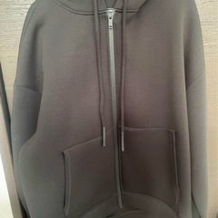ZARA✴︎新品タグ付ラフティックエフェクトジップアップフーディ　Sの画像