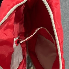 ナイロン製赤バッグの画像