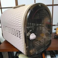 ネコのキャリーケースの画像