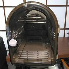 ネコのキャリーケースの画像