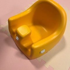 中古カリブ　未使用デスク付き　オレンジ　ベビーチェアの画像