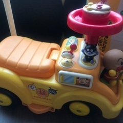 美品 アンパンマン 手押し車 足掛け車 よくばりビジーカーの画像