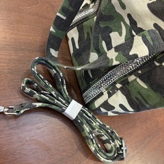 迷彩とキラキラのオシャレポシェットの画像