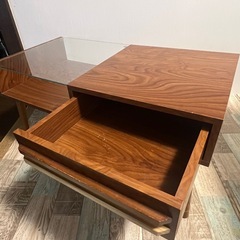 センターガラステーブルの画像