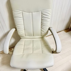 【オフィスチェア】ホワイト ハイバック 肘付の画像