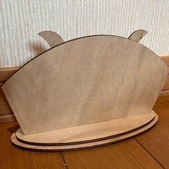 木製　兜のオブジェの画像