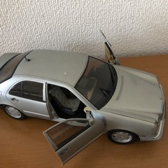 メルセデスベンツE320レプリカ