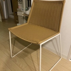 ラタン調の椅子2脚の画像