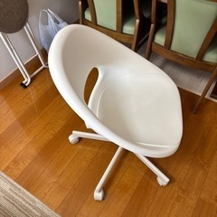 椅子　キャスター付きの画像