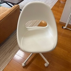 椅子　キャスター付きの画像