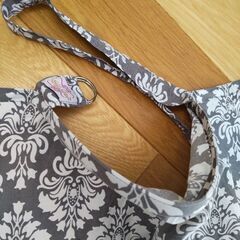 ダマスク柄 授乳ケープ グレーの画像