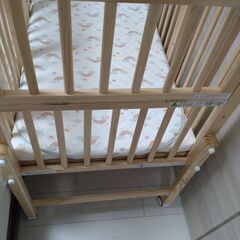 【取引中】大和屋 折りたたみミニベビーベッド　パタンⅡ　マット付き