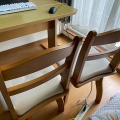 お決まり テーブルと椅子セットの画像