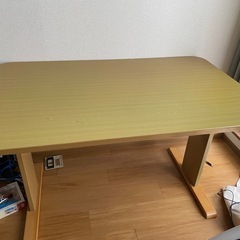 お決まり テーブルと椅子セットの画像