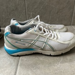 NIKEスニーカー&アシックスシューズの画像