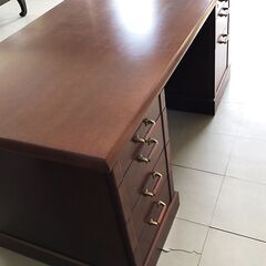 両袖役員事務机と収納書庫セットの画像