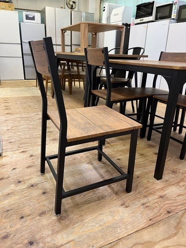 激安販売!! コンパクトな4人掛け!! スリーアイ ダイニングテーブル