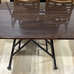 リフティングテーブル　ブラウン　入荷致しました！