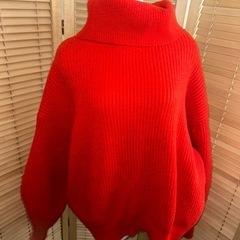 赤セーター　H&M