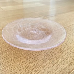 食器　お皿　プレート　ガラス　ピンクの画像