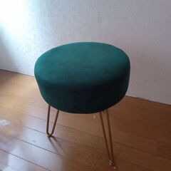 お洒落椅子（ピンク）➕かわいい丸椅子の画像