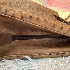 【リサイクルサービス八光】幅31.5cm　オーストリッチ調　ブラウンハンドバッグの画像