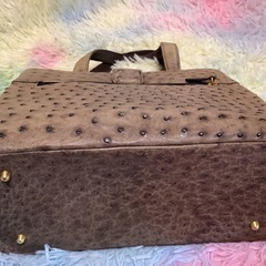 【リサイクルサービス八光】幅31.5cm　オーストリッチ調　ブラウンハンドバッグの画像